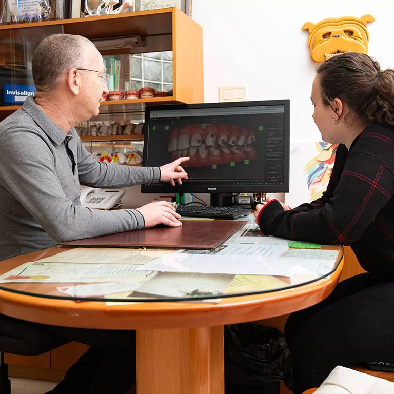 dental-sq_0055_pl-9911